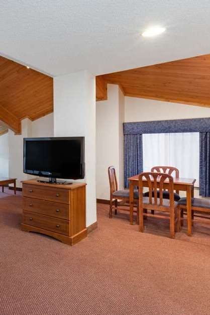 Hotel Baymont by Wyndham Howell/Brighton photo 5