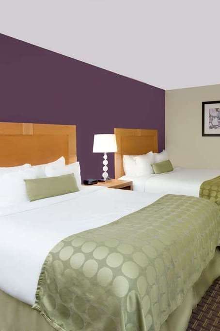 Hotel Ramada by Wyndham Marquette photo 2