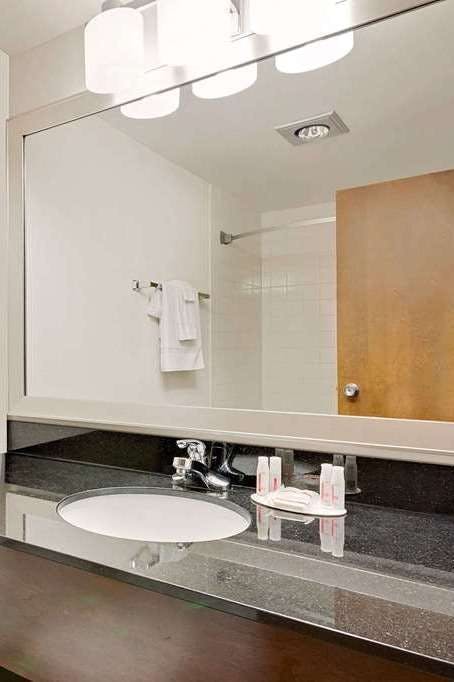 Hotel Ramada by Wyndham Marquette photo 5