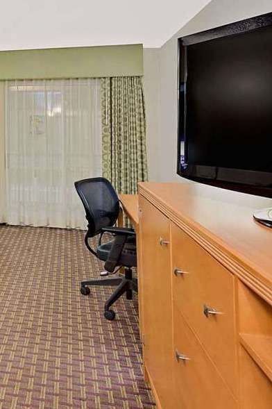 Hotel Ramada by Wyndham Marquette photo 3