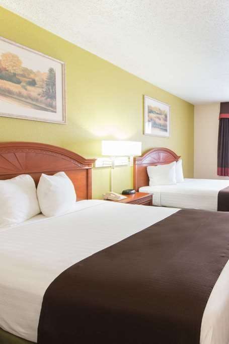 Hotel Baymont I S Louisville East photo 3