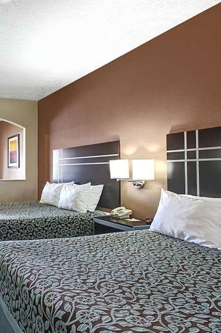 Hotel Days Inn & Suites by Wyndham Houston North/Spring photo 2