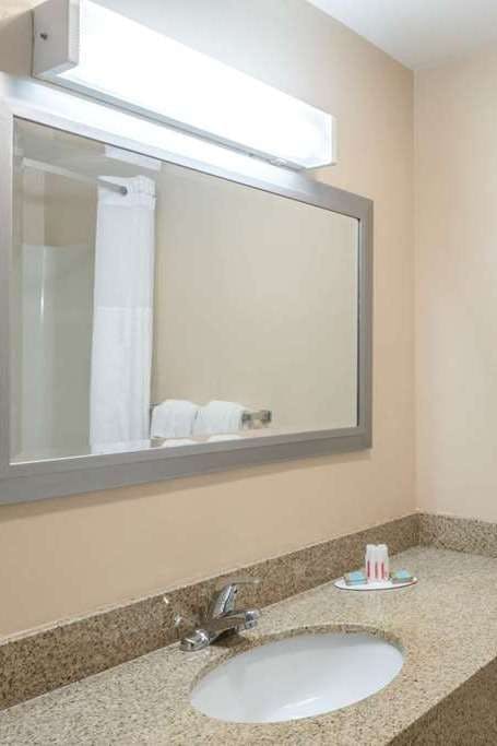 Hotel Days Inn by Wyndham Middletown/Newport Area photo 4