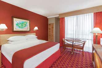 Hotel Howard Johnson Anaheim WaterPG photo 3