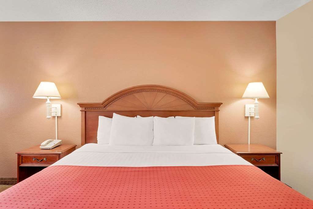 Hotel Ramada by Wyndham Provo photo 3