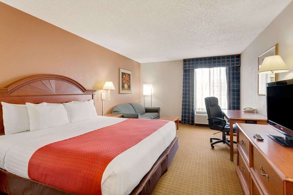 Hotel Ramada by Wyndham Provo photo 5