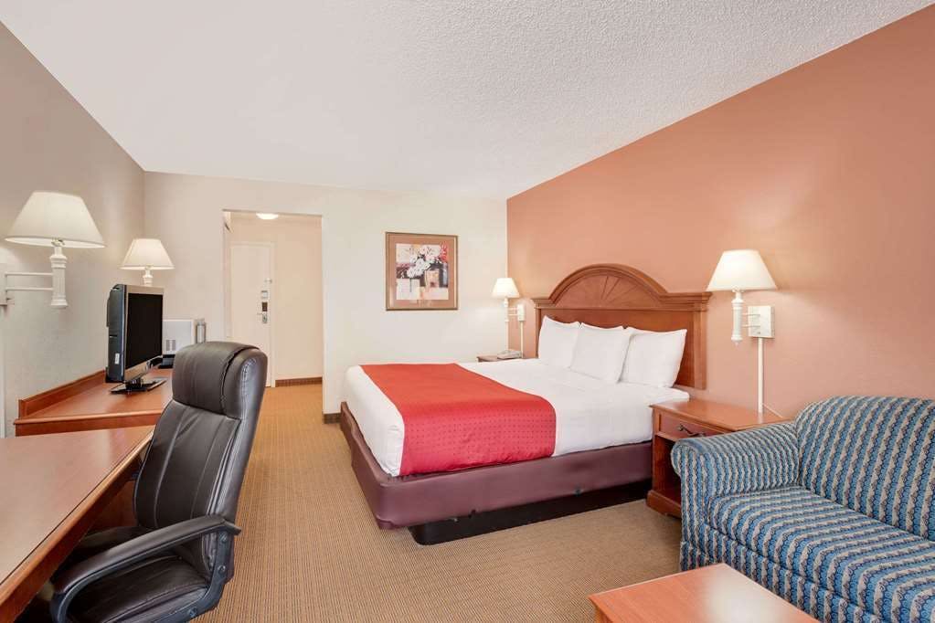 Hotel Ramada by Wyndham Provo photo 4