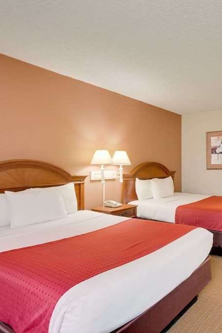 Hotel Ramada by Wyndham Provo photo 2