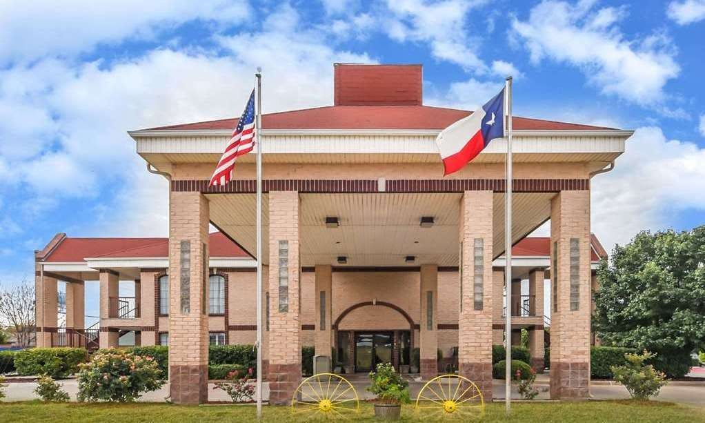 Days Inn by Wyndham Granbury