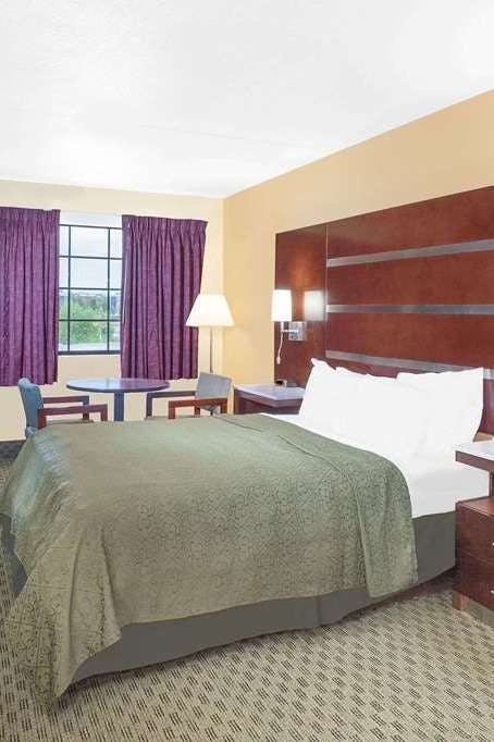 Hotel Days Inn by Wyndham Fayetteville photo 2