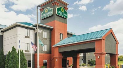 La Quinta Inn & Suites by Wyndham Louisville East