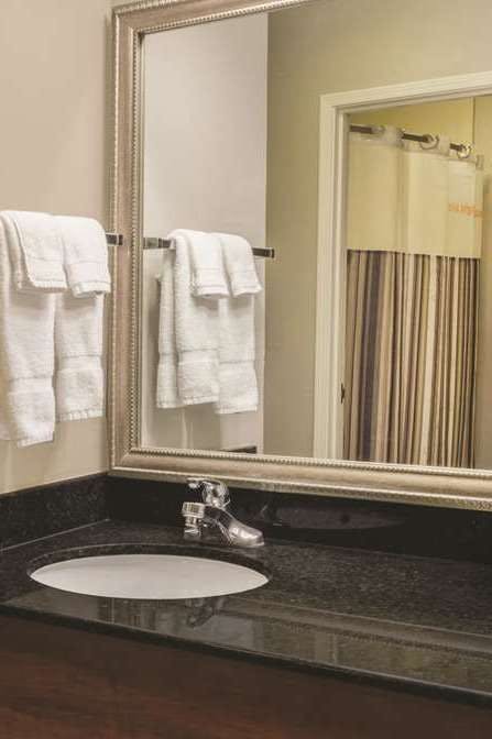 Hotel La Quinta Inn & Suites by Wyndham Louisville East photo 5