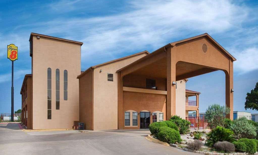 Super 8 by Wyndham Bastrop TX