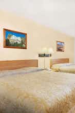 Hotel Super 8 by Wyndham Hot Springs photo 2