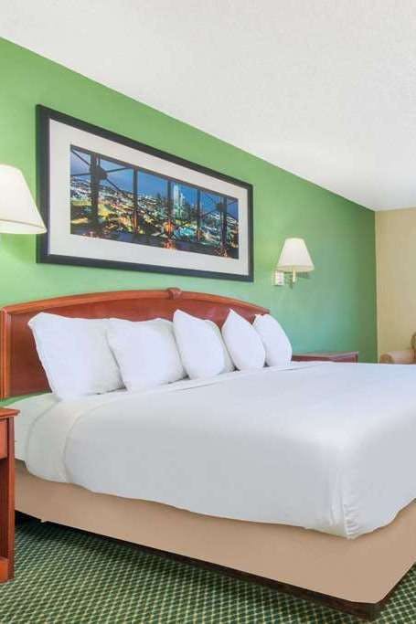 Hotel Days Inn Great Bend photo 1