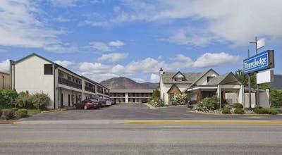 Travelodge by Wyndham Wenatchee