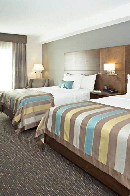 Hotel Wingate by Wyndham Calgary Airport photo 2