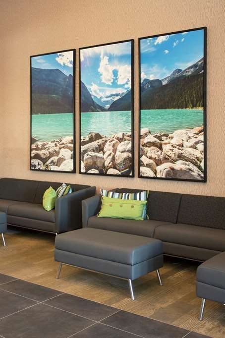 Hotel Wingate by Wyndham Calgary Airport photo 4