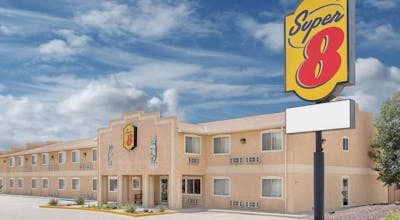 Super 8 by Wyndham Bloomfield