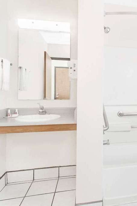 Hotel Super 8 by Wyndham Bloomfield photo 4