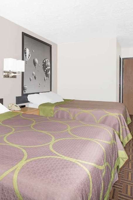 Hotel Super 8 by Wyndham Bloomfield photo 2