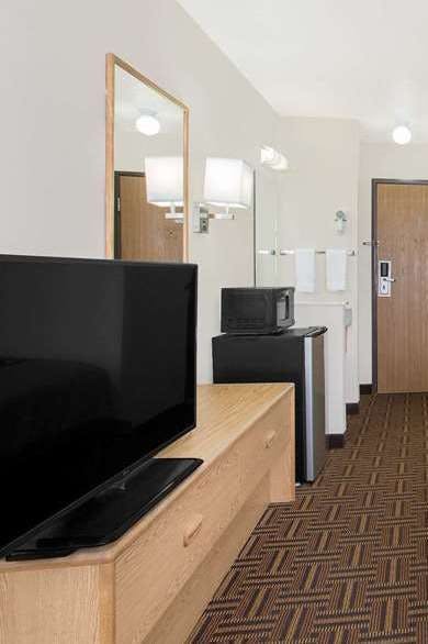 Hotel Super 8 by Wyndham Bloomfield photo 3