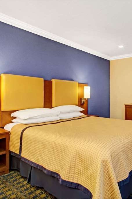 Hotel Days Inn by Wyndham San Francisco - Lombard photo 1