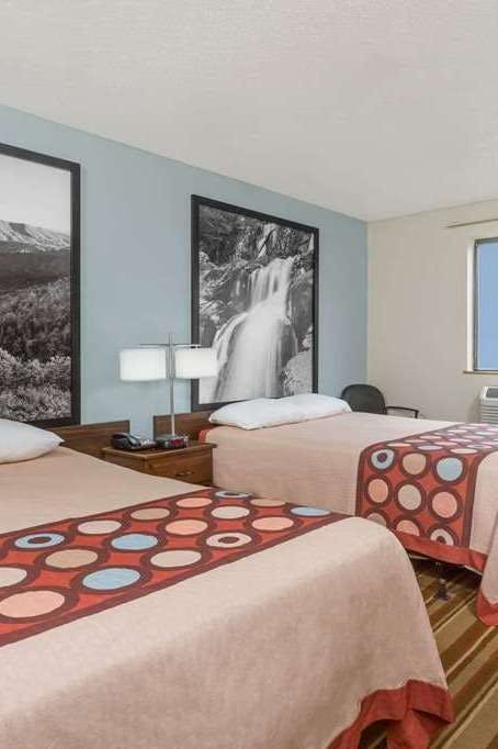 Hotel Super 8 by Wyndham Danville VA photo 2