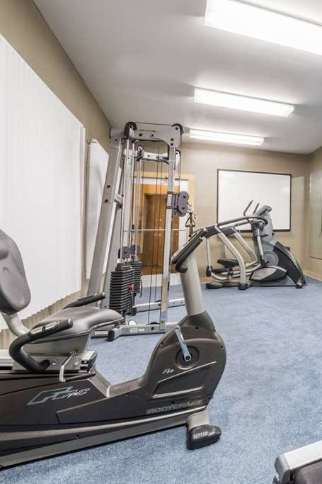 Hotel Baymont by Wyndham Noblesville photo 3