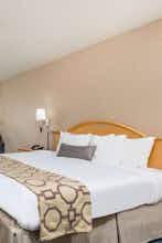 Hotel Baymont Noblesville photo 1