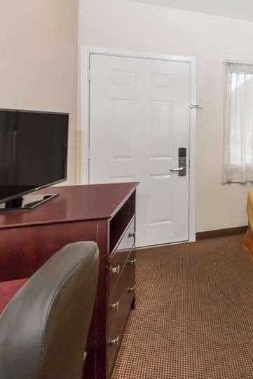 Hotel Super 8 by Wyndham Monterey photo 3