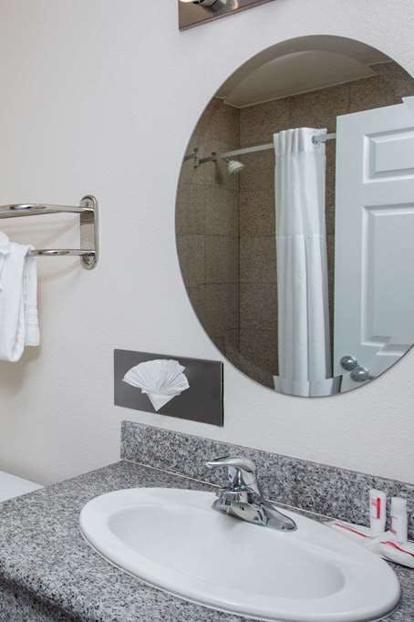 Hotel Super 8 by Wyndham Monterey photo 5