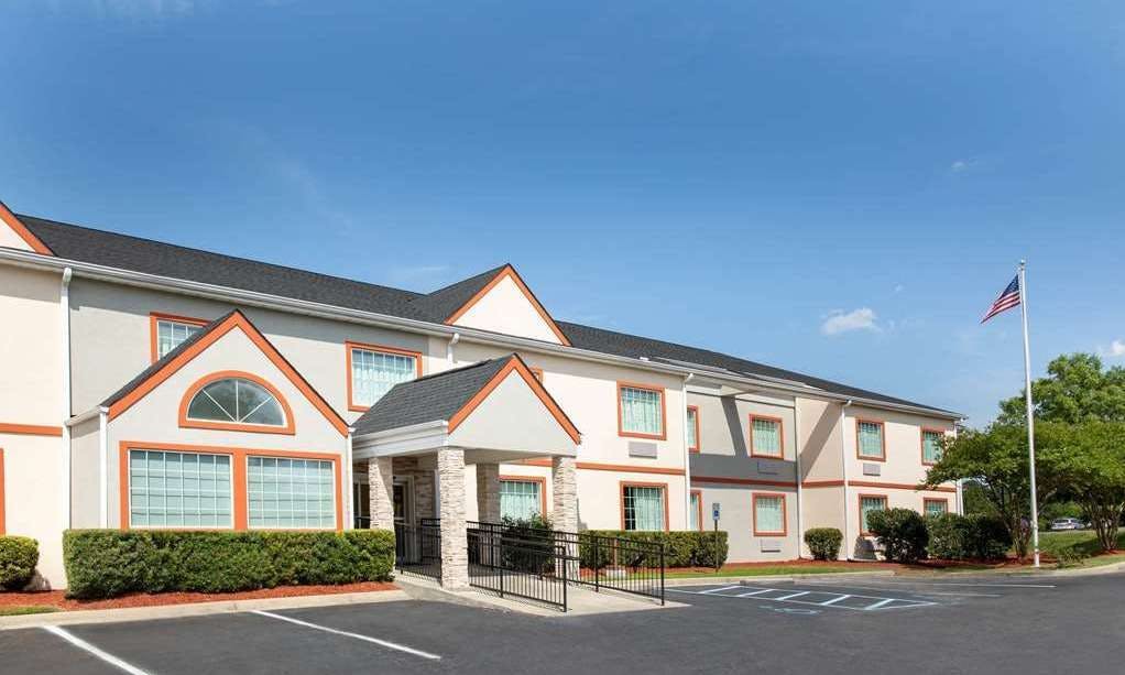 Microtel Inn & Suites by Wyndham Columbia/Fort Jackson N