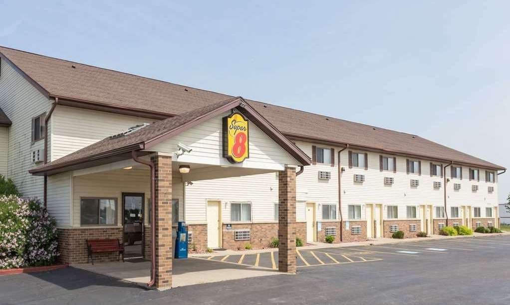 Super 8 Dixon IL