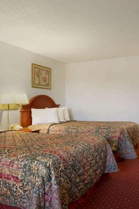 Hotel Days Inn by Wyndham Huntington photo 2