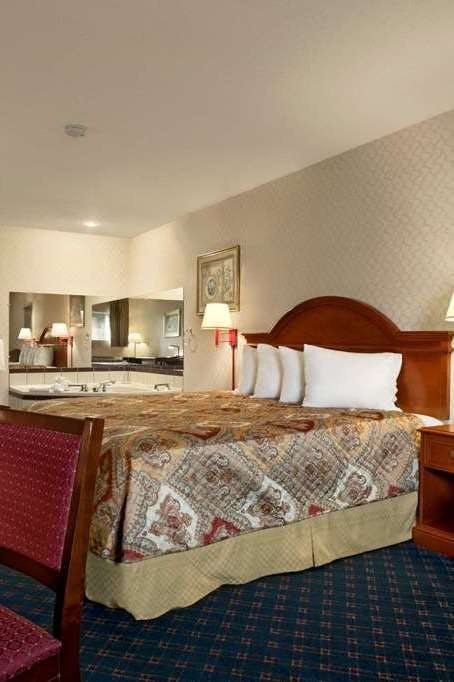 Hotel Days Inn by Wyndham Huntington photo 1