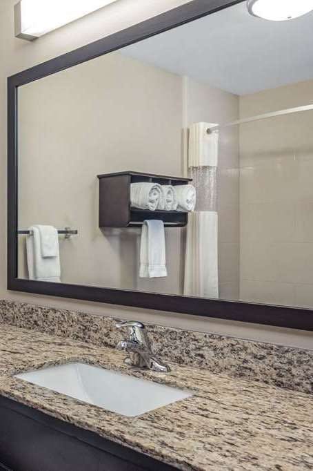 Hotel La Quinta Inn & Suites by Wyndham Sioux Falls photo 3