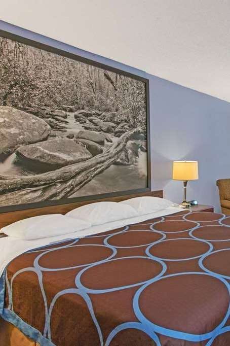 Hotel Super 8 by Wyndham Caryville TN photo 1