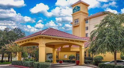 La Quinta Inn & Suites by Wyndham Dallas North Central