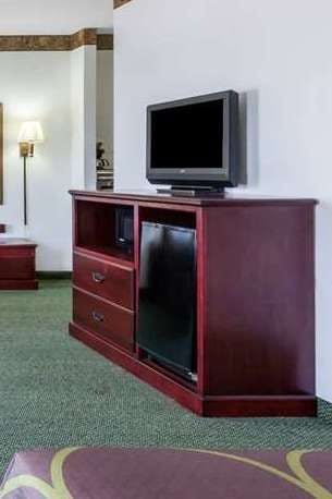 Hotel Super 8 by Wyndham Hillsboro TX photo 2