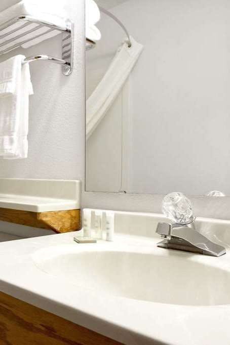 Hotel Super 8 by Wyndham Eveleth photo 4