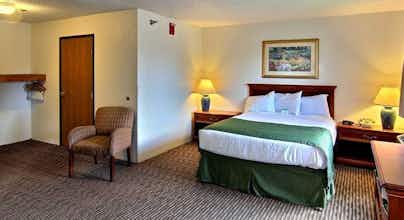 Hotel Days Inn Suites Traverse City photo 2