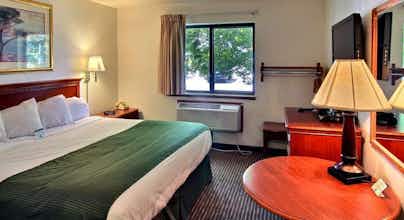Hotel Days Inn Suites Traverse City photo 5