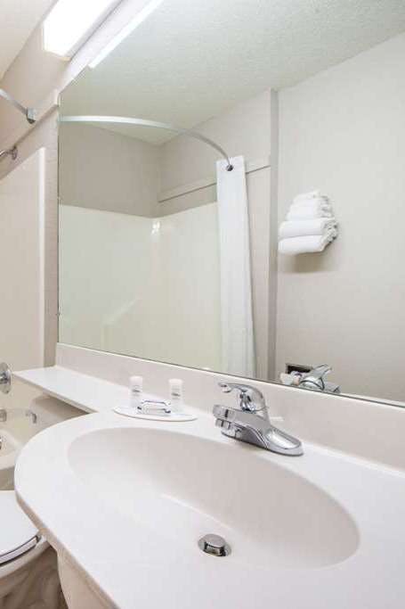 Hotel Microtel Claremore photo 3