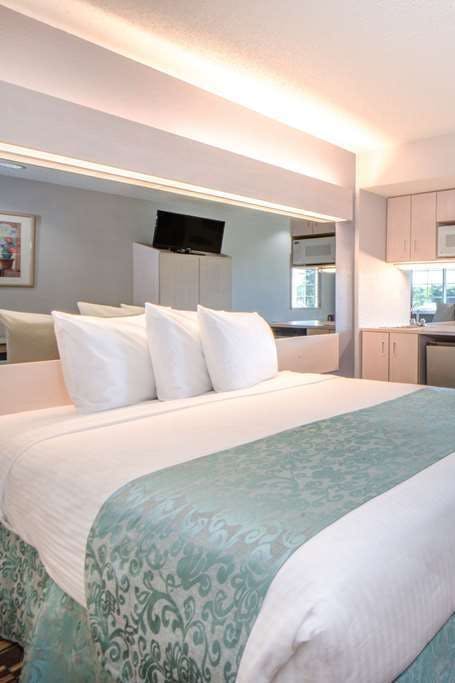 Hotel Microtel Claremore photo 1