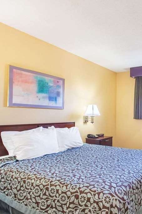 Hotel Days Inn by Wyndham Canastota/Verona photo 1