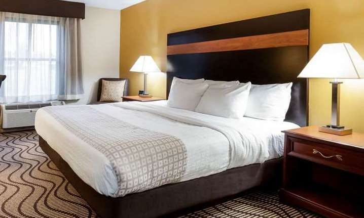 Hotel La Quinta Inn by Wyndham Sandusky near Cedar Point photo 2