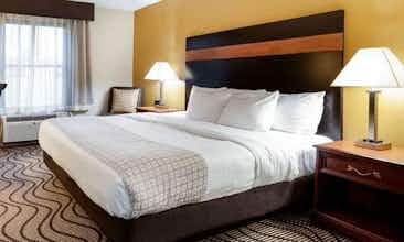 Hotel La Quinta Inn by Wyndham Sandusky near Cedar Point photo 2
