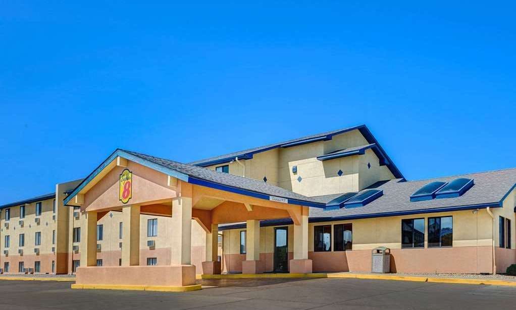 Super 8 by Wyndham Hutchinson