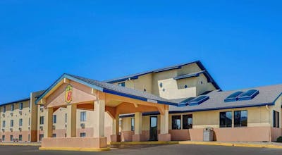 Super 8 by Wyndham Hutchinson